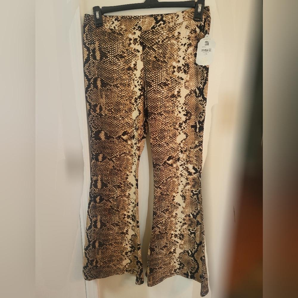 Altar'd State Flare Snake Print Flare Pants Leggings Sz L - Picture 5 of 13